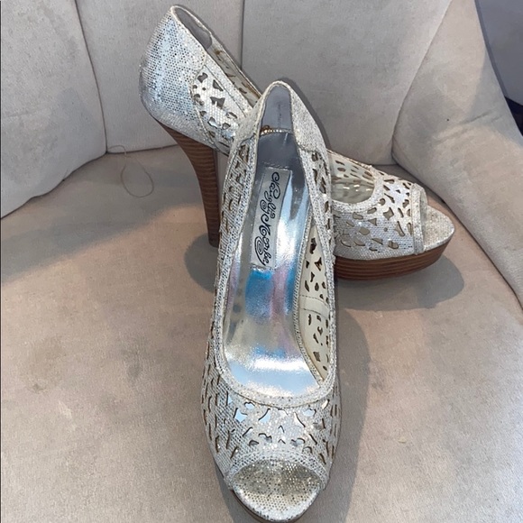 🔥SALE🔥Naughty Monkey sparkly peep toe heels - Picture 2 of 7